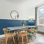 5-Bedroom Home In Central London Sleeps 14