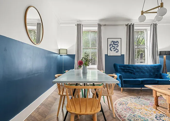 5-Bedroom Home In Central London Sleeps 14