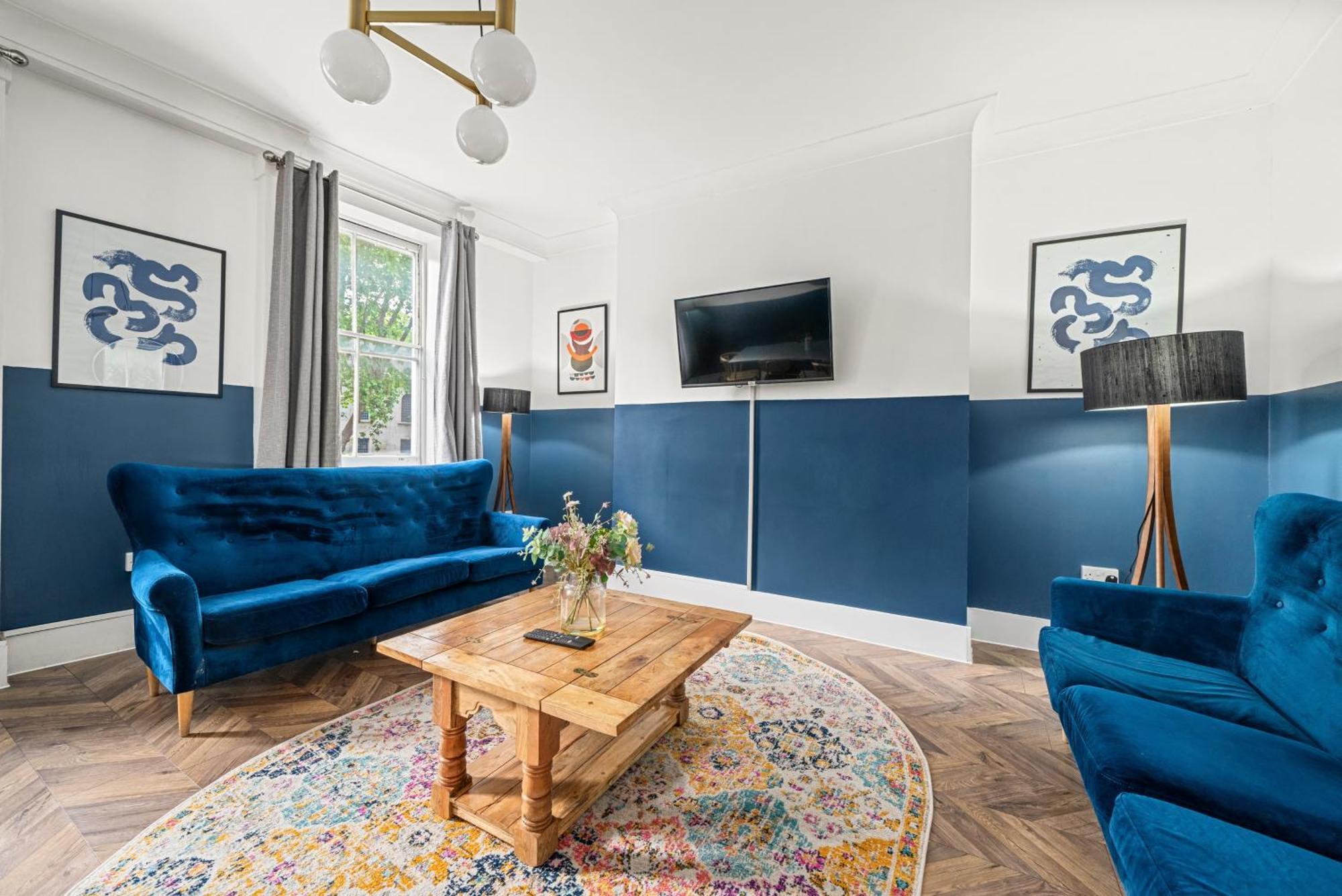 5-bedroom In Sleeps 14 *