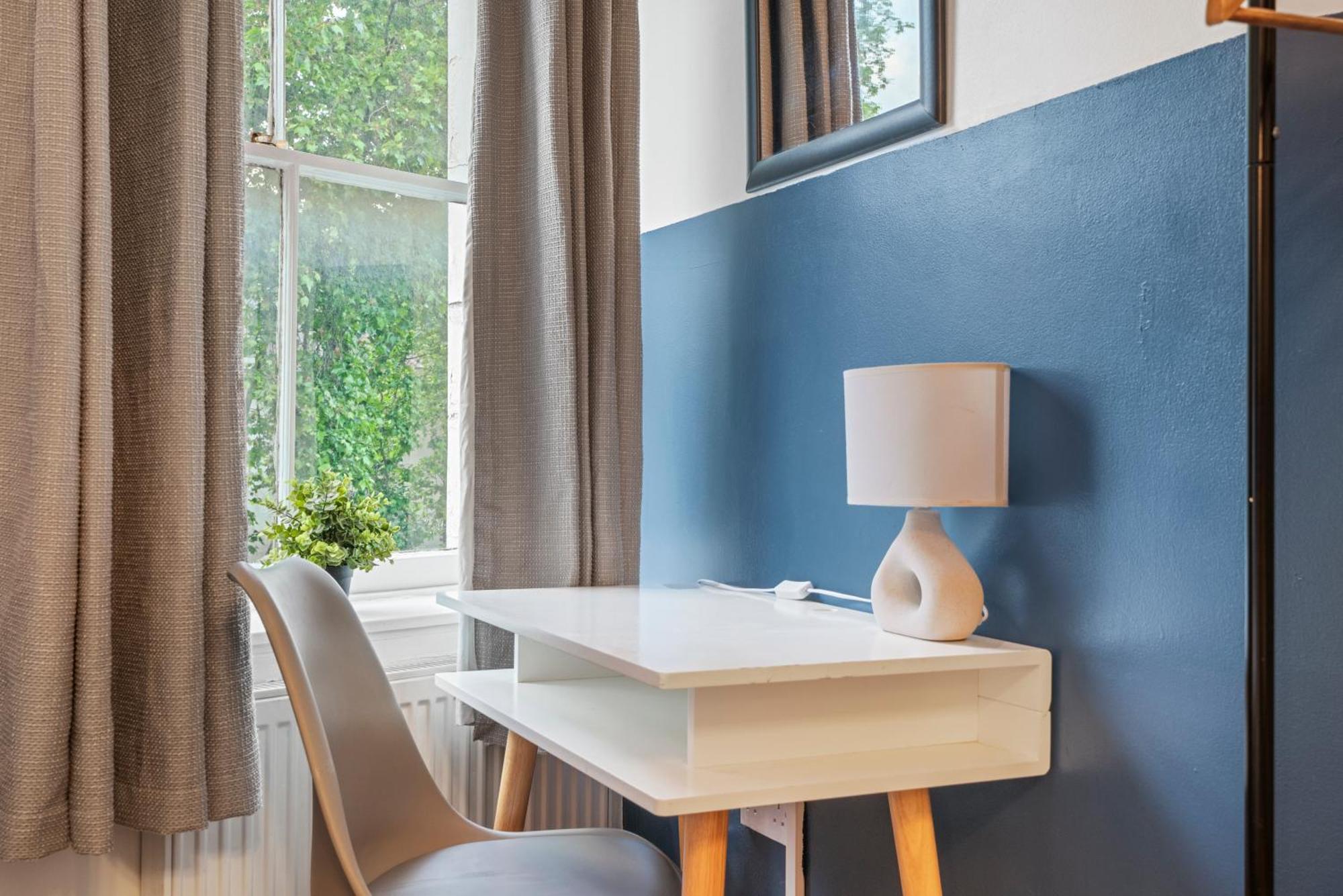 5-bedroom In Sleeps 14 Londra