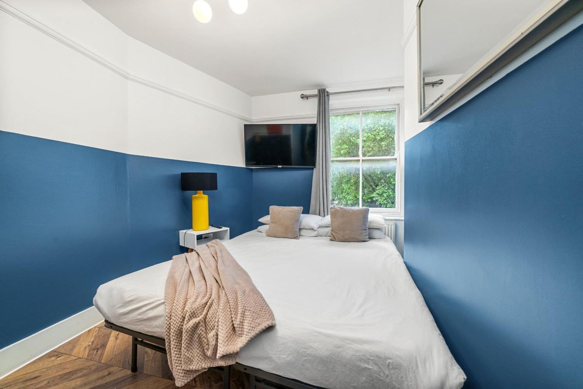 Ferienhaus 5-bedroom In Sleeps 14 London