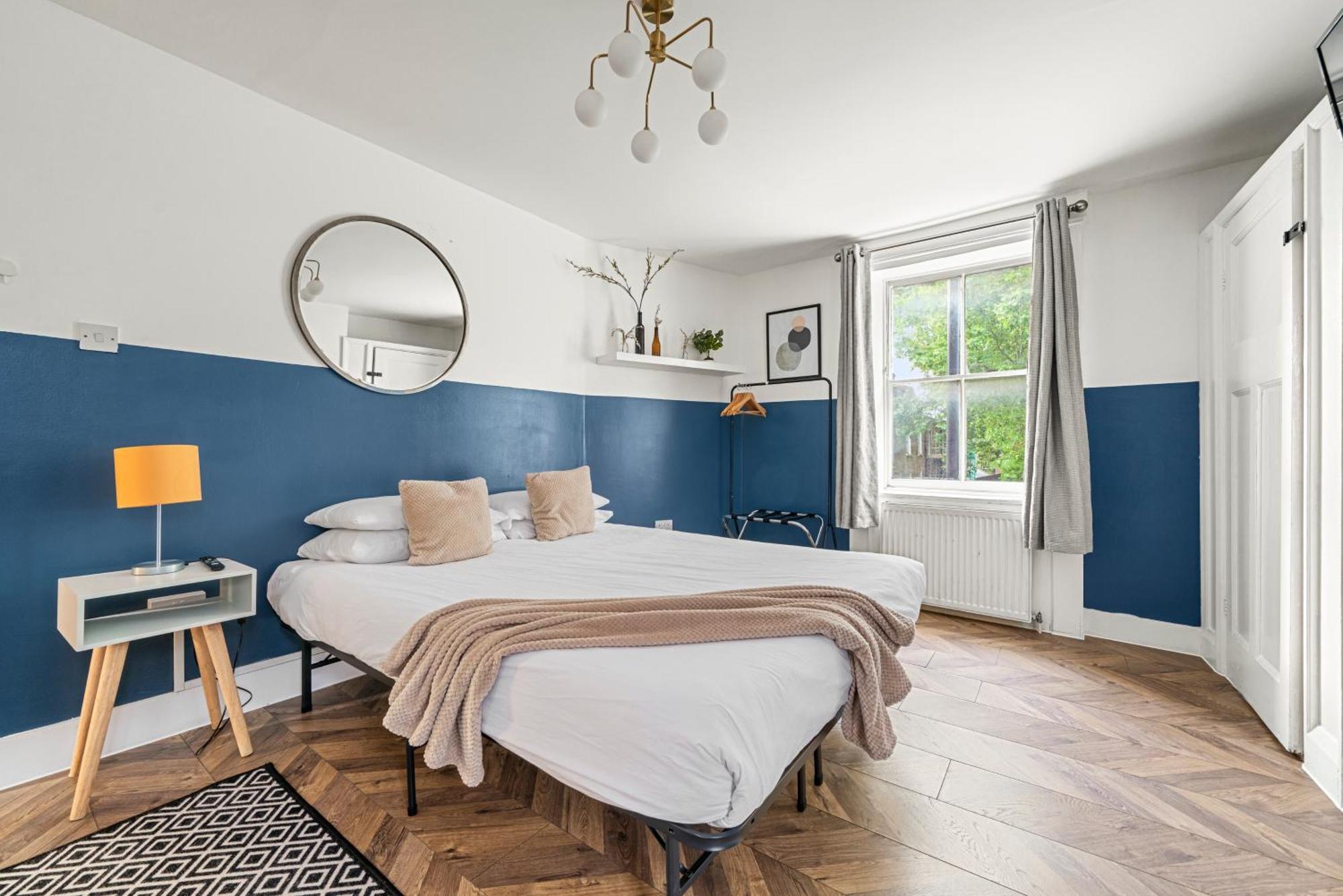 5-bedroom In Sleeps 14 Ferienhaus