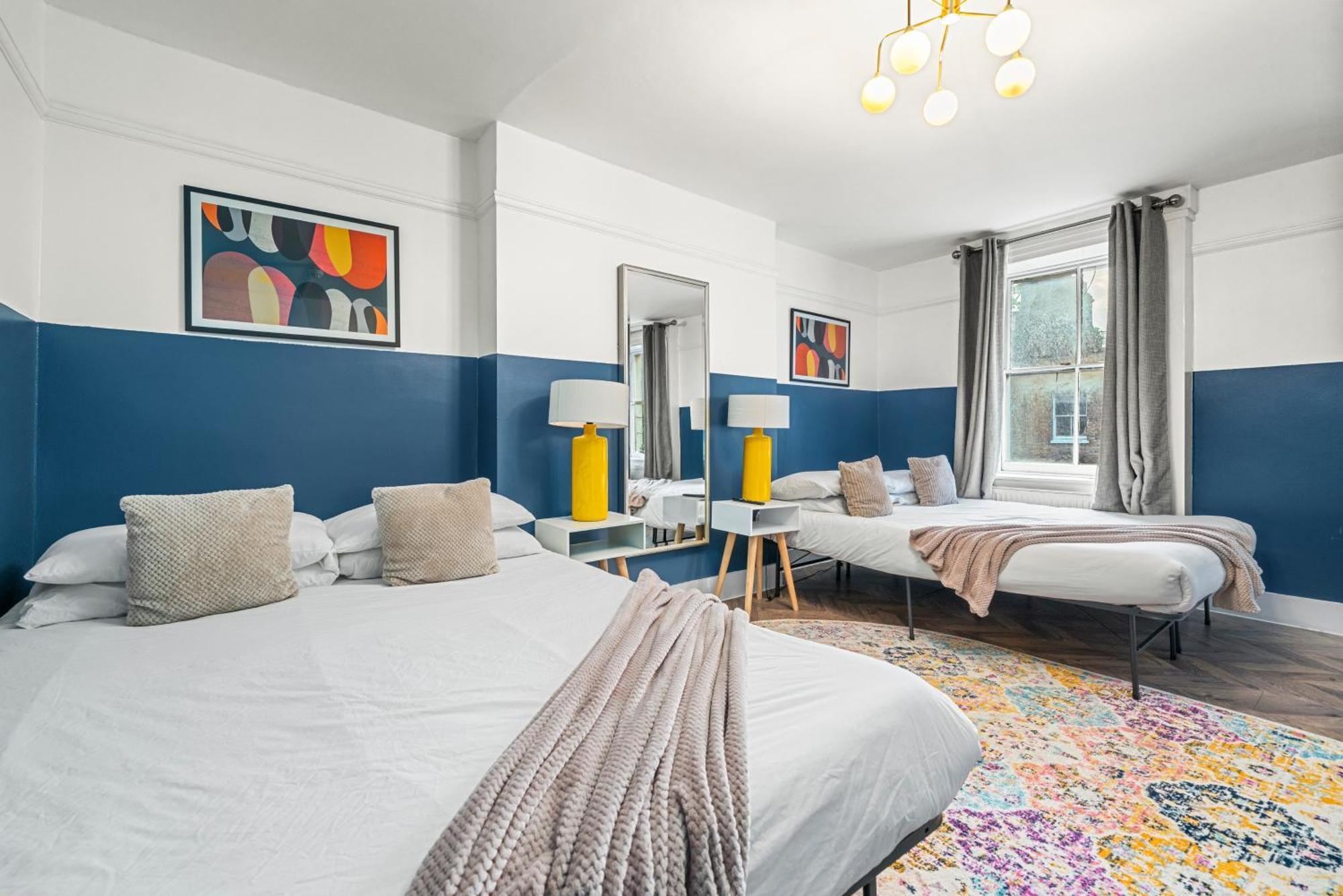 5-bedroom In Sleeps 14 Londra