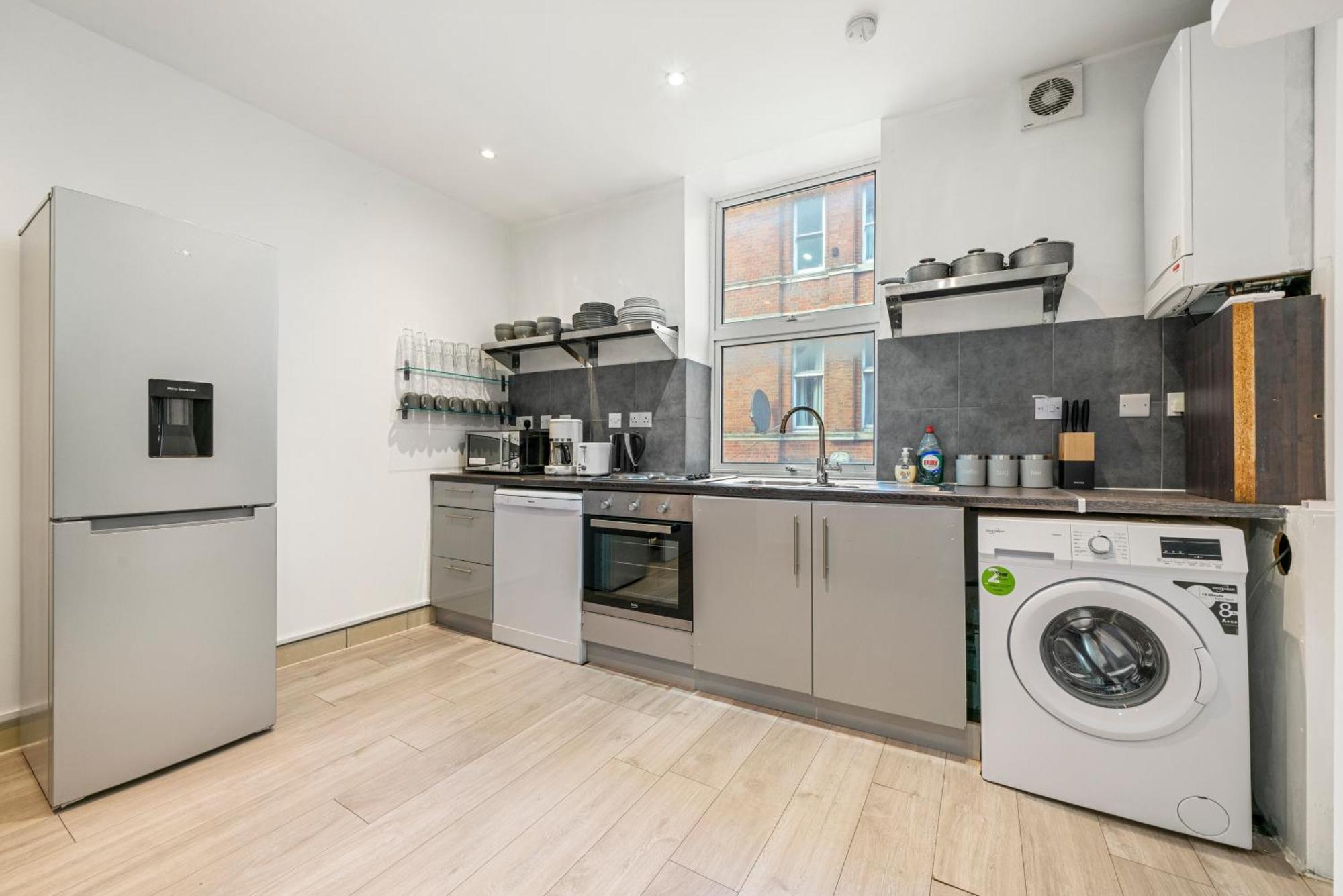 5-bedroom In Sleeps 14