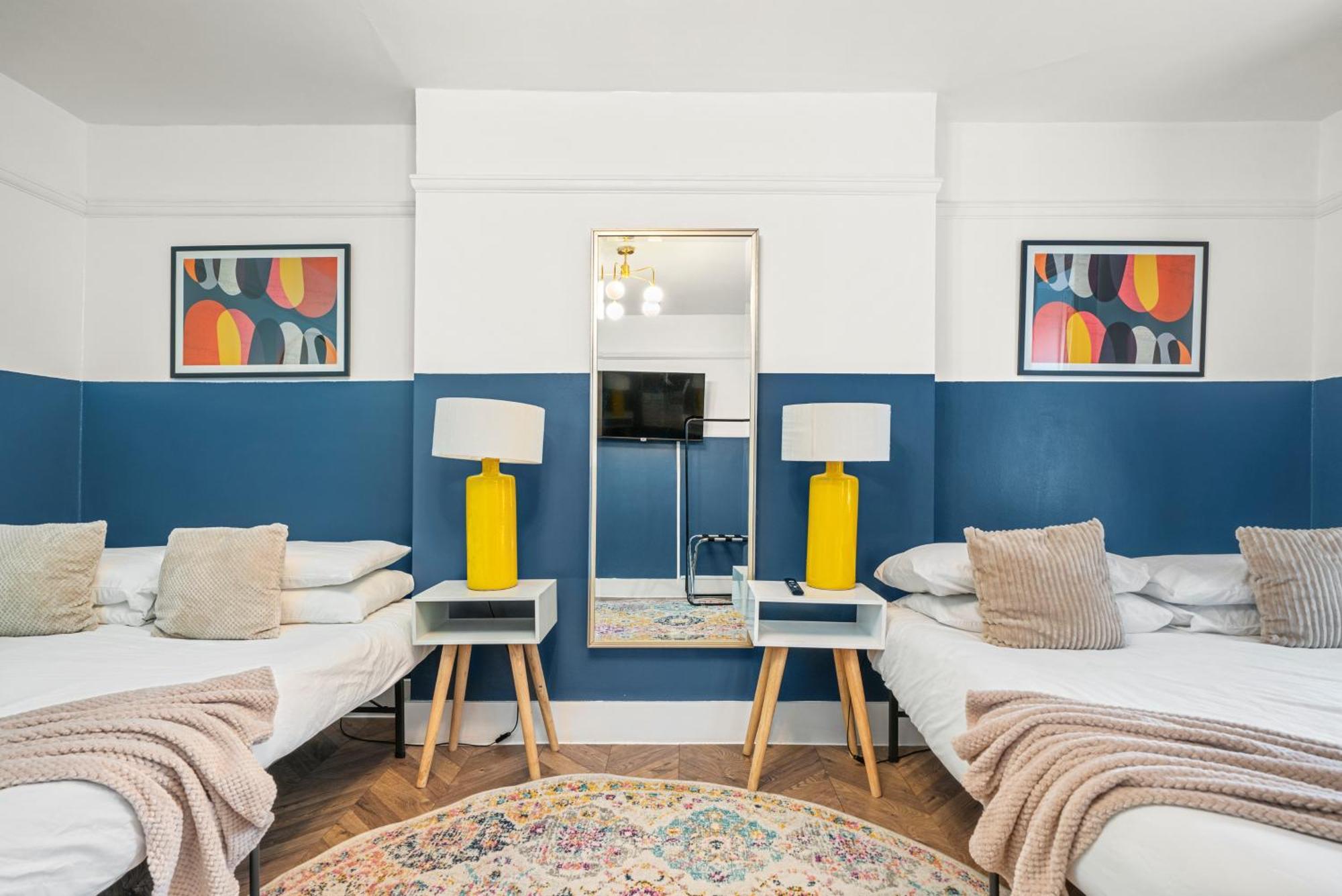 5-bedroom In Sleeps 14 *
