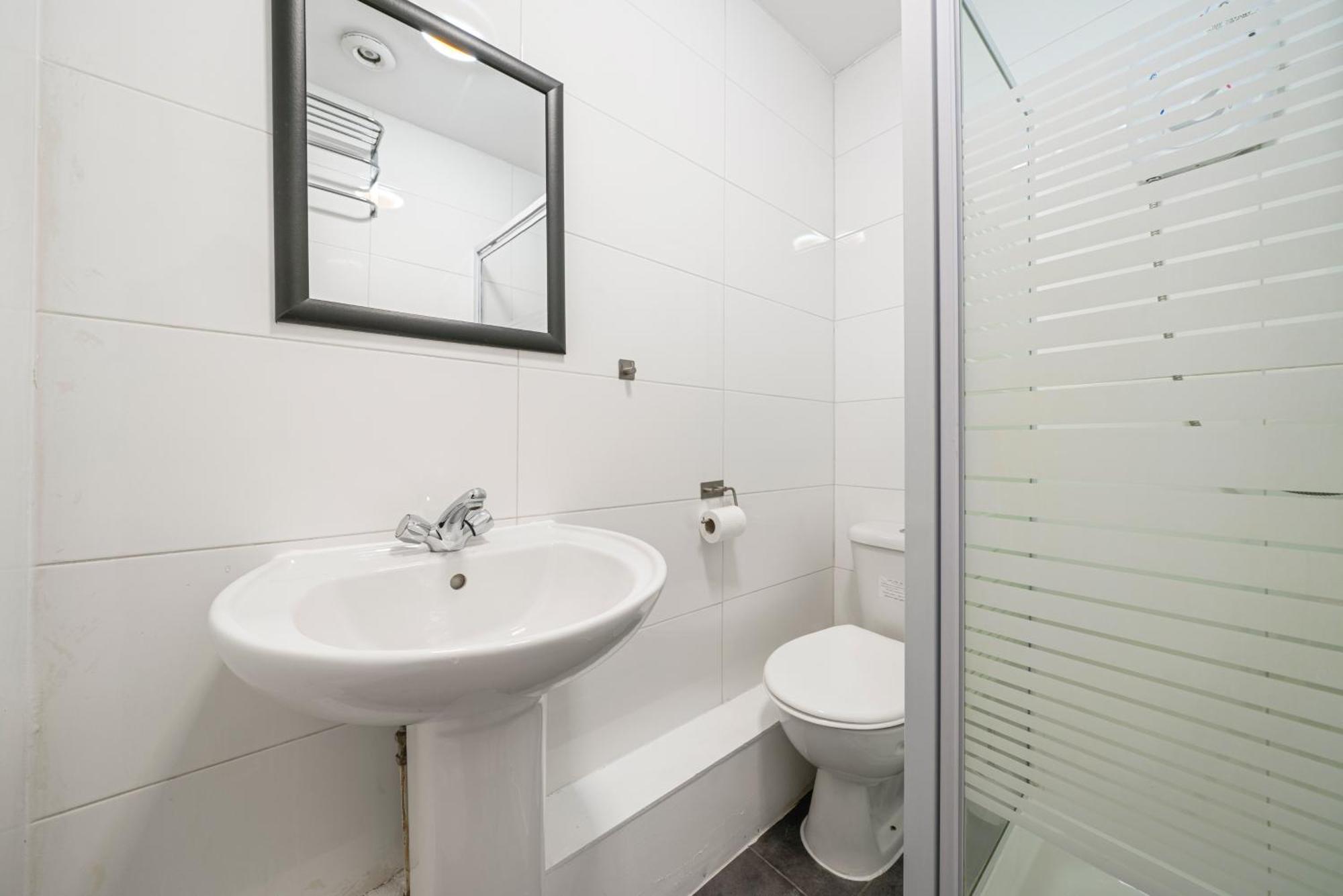 5-bedroom In Sleeps 14 Casa vacanze Londra